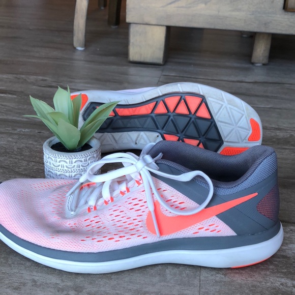 Nike Flex 2016 Running Shoe - Picture 2 of 7